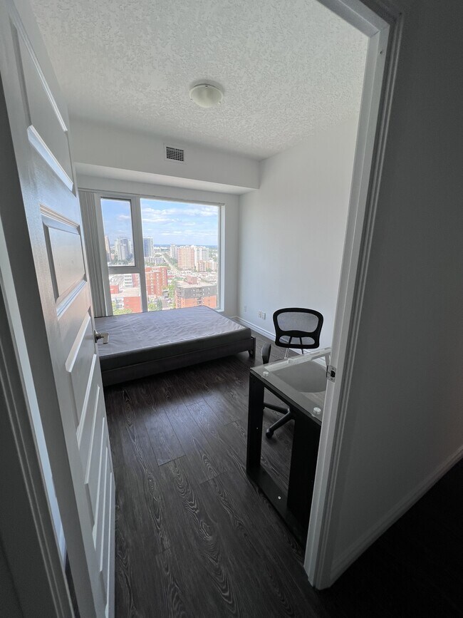 Photo - 158-1158 King St N