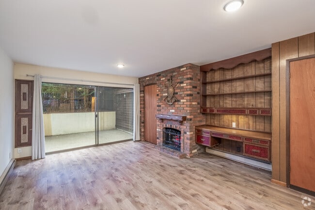 Studio - 500SF - Living Area - Greenwood North Apartments