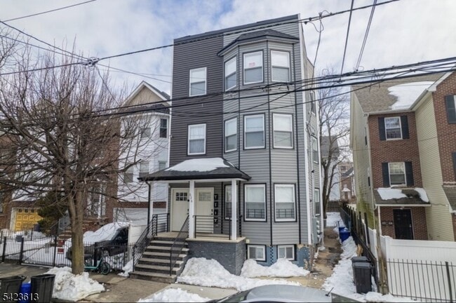 Building Photo - 626 S 20th St