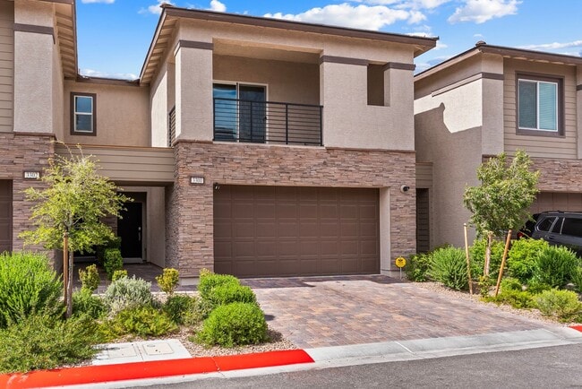 Building Photo - Beautiful 2 Story TownHome in Inspirada