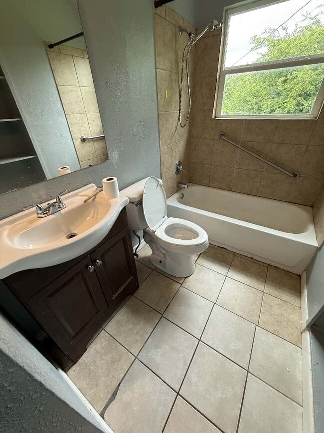 Photo - 2808 Park View Dr