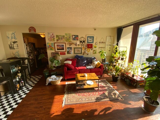 Building Photo - 200 N Dearborn St Unit 2108 Rental