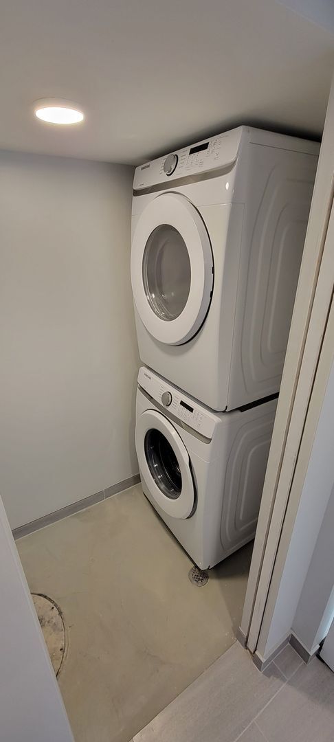 Photo - AVAILABLE  May 1st - Newly Updated 1 Bed 1 Bath! Unidad 515 N Lake Avenue  1