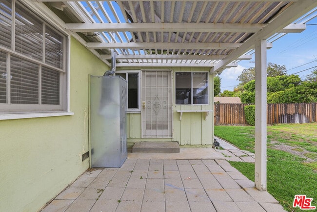 Photo - 4958 Canoga Ave
