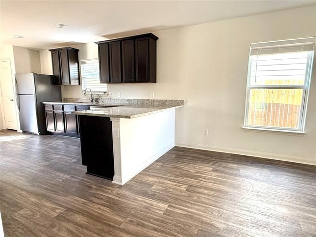 Photo - 1008 Riverdale Cove