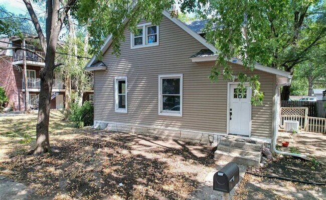 Building Photo - Cozy Home w/ Large Yard & Finished Attic