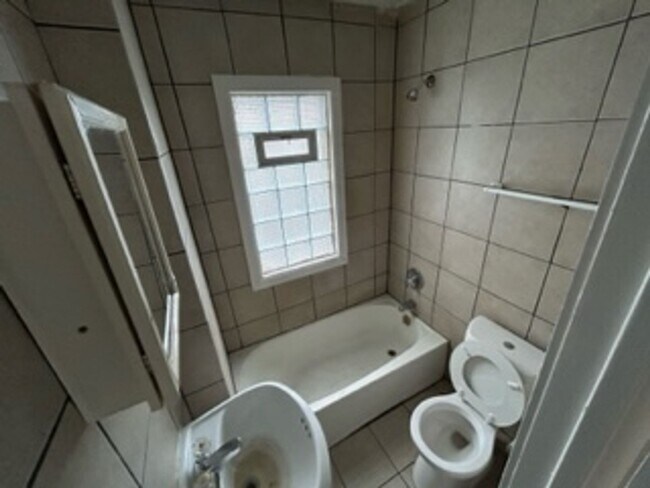 Photo - 4884-4886 N 18th St. (Duplex) Unidad 4884 Lower