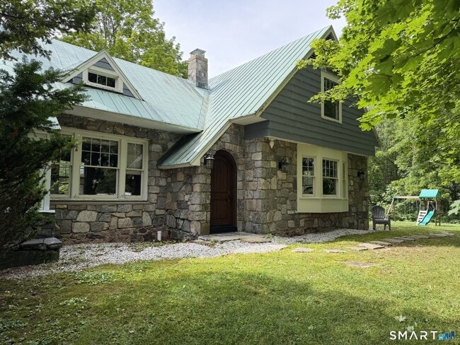Photo - 625 Maple Ave