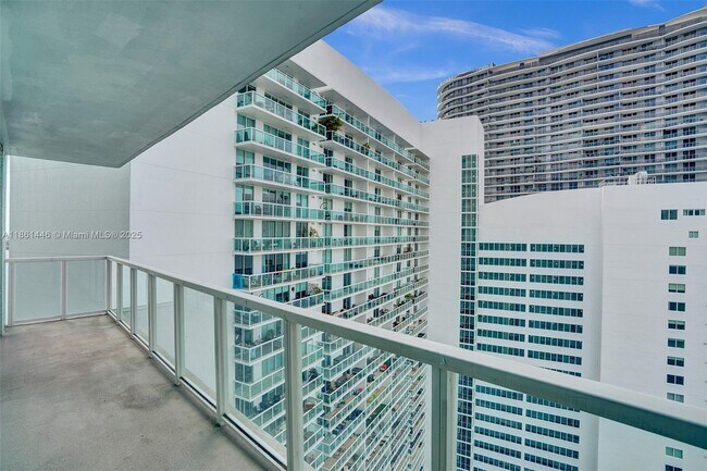 Photo - 1900 N Bayshore Dr Unidad 3407