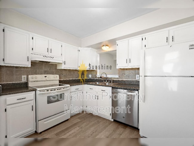 Photo - 5121 Radcliff Cir
