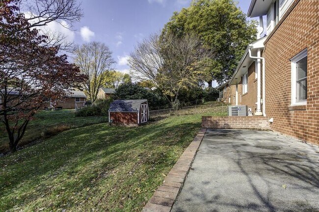 Photo - 110 Shasta Ct