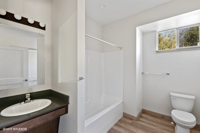 Photo - 718 Edgewood Pl Unit 301
