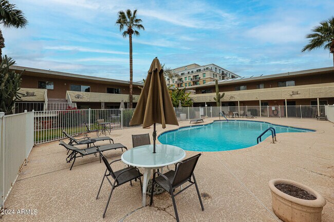 6824 E 2nd St Unidad 206