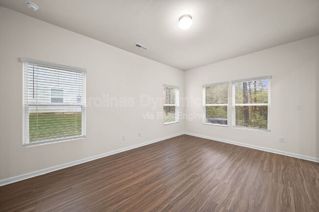 Photo - 711 Lackey St