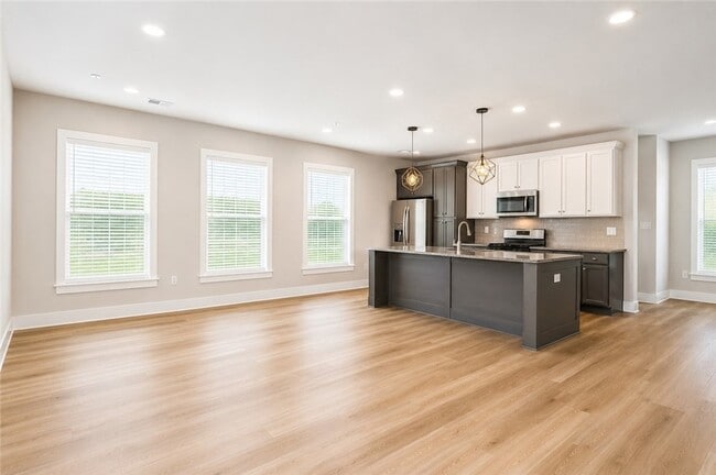 Photo - 701 Halcyon Ln