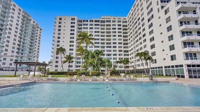 Building Photo - 5005 Collins Ave Unit 1118 Rental