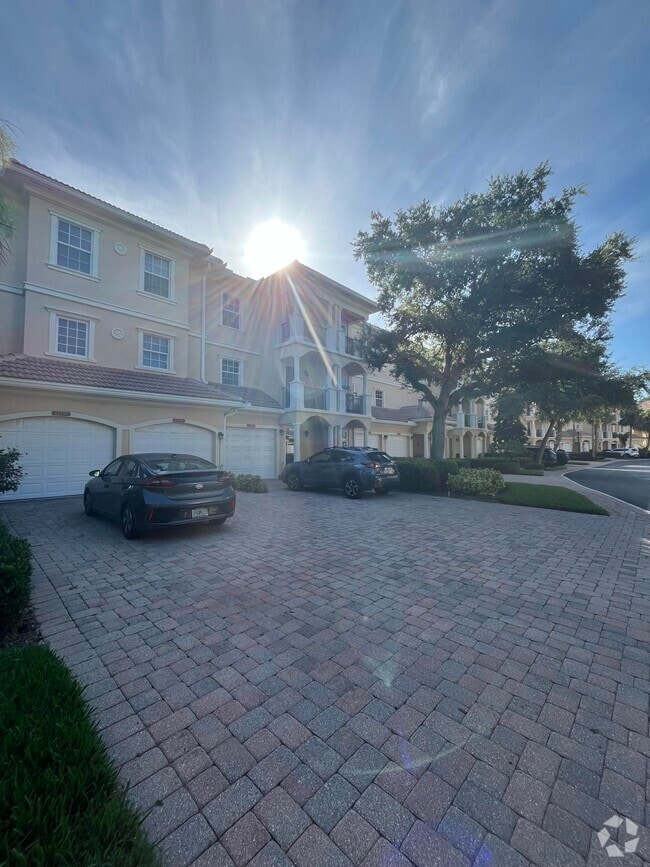 Building Photo - 12547 SE Old Cypress Dr Rental