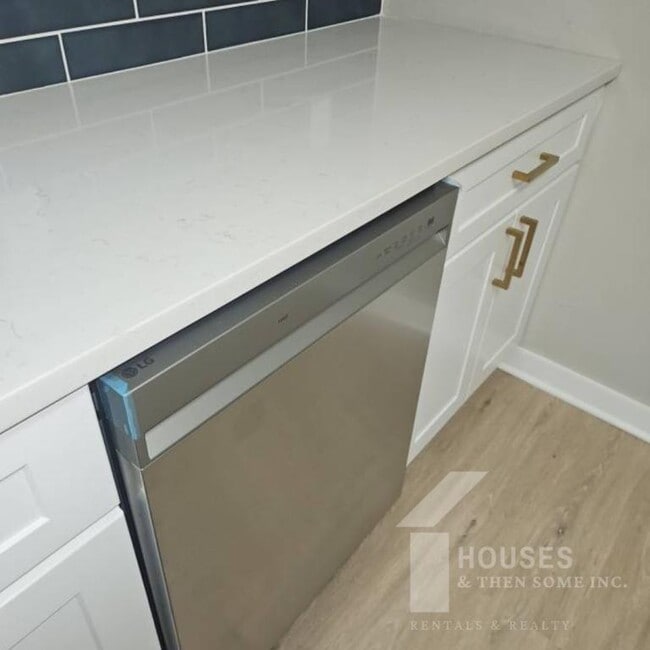 Photo - 511 Hampton Ave