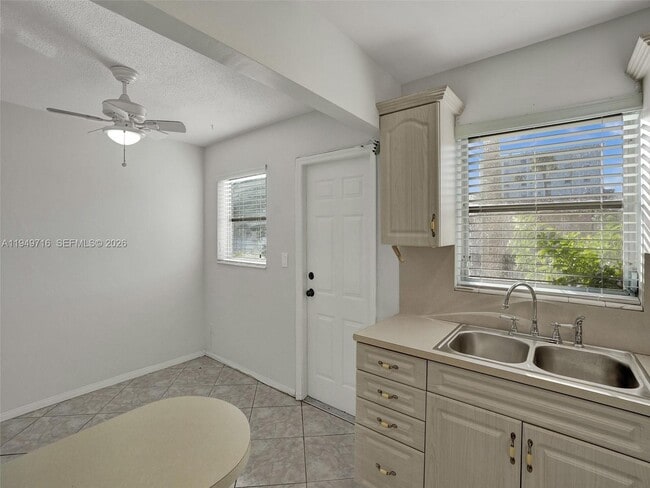 Photo - 1100 NE 9th Ave
