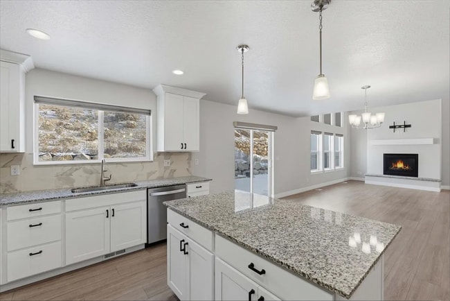 Photo - Available now!! 7 Bedroom/3.2 Bathroom home in Lehi