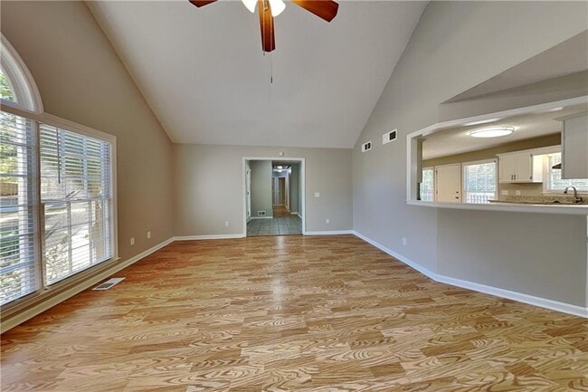 Photo - 39 Waterford Pl