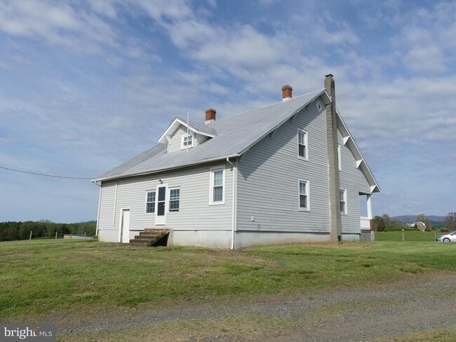 Photo - 792 Willis Rd