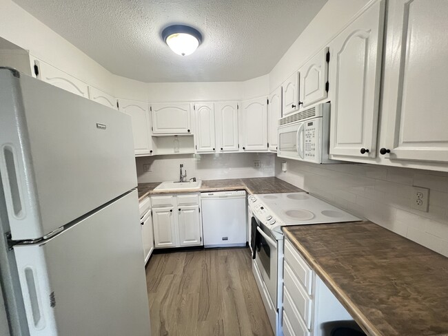 Building Photo - 1334 Montgomery Ave Unit C-2