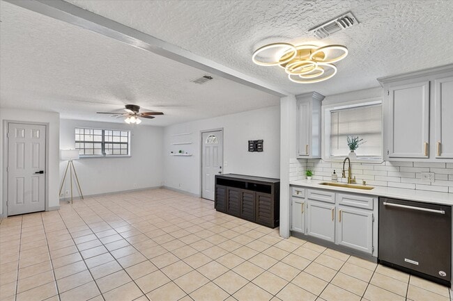 Photo - 2910 San Augustine Ave