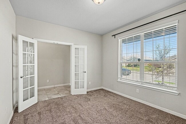 Photo - 613 Dunster Ln