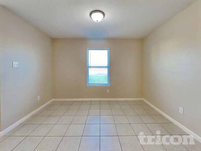 Photo - 729 Totem Trail Dr