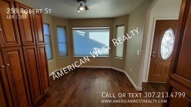 Photo - 258 Robert St