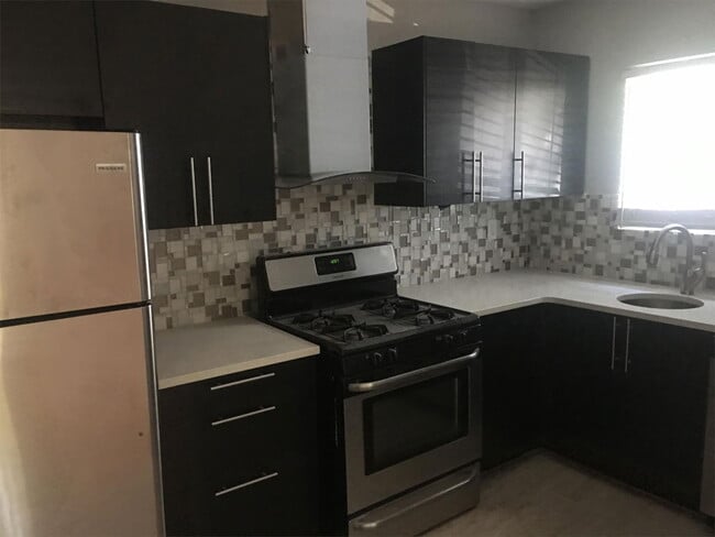 Building Photo - 767 Greenwood Ave NE Unit 9