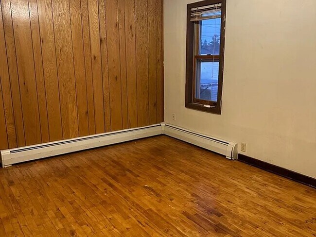 206 S Pacific St Unit 5 Upstairs