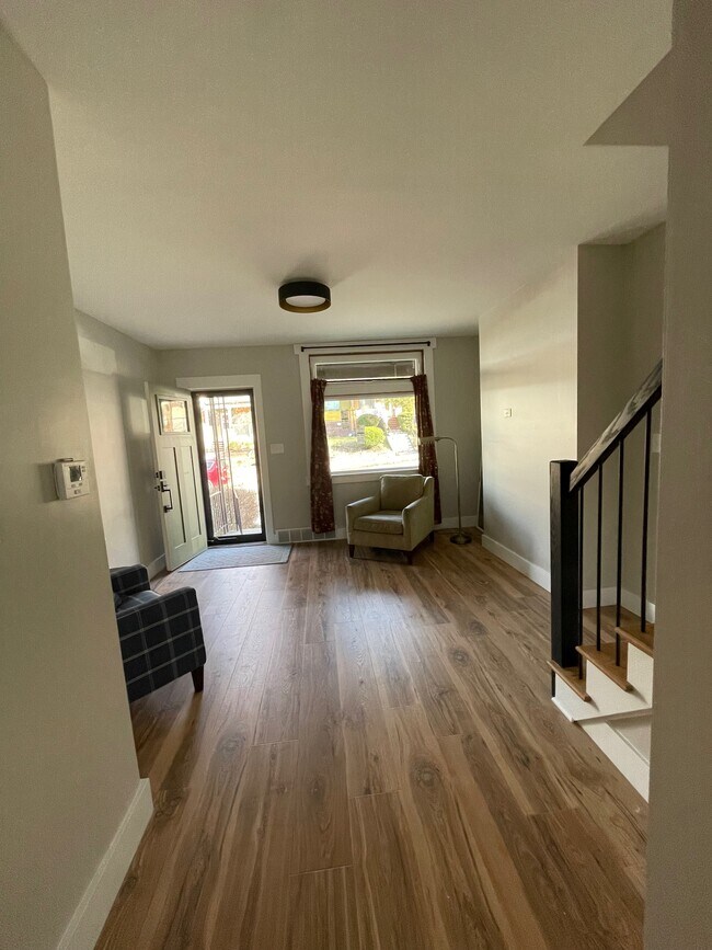 Living Room - 510 Lloyd St