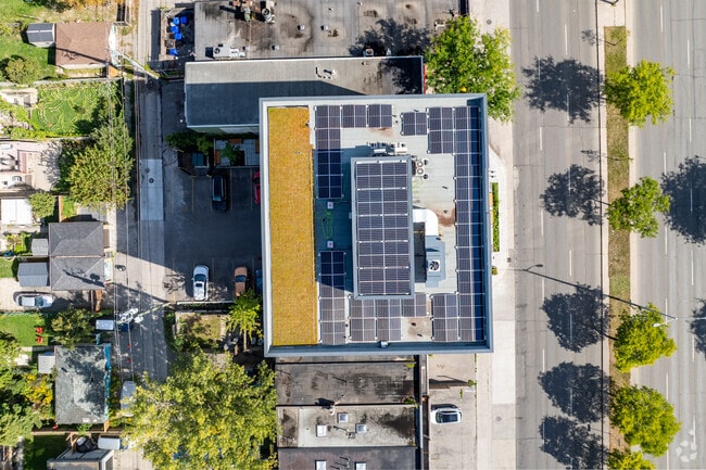 Green roof and solar panels - Cliffside Apartments