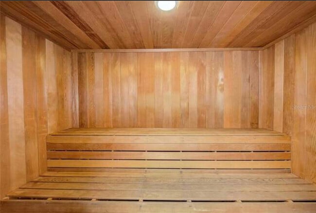 Sauna - 5817 Park St N Unidad 409