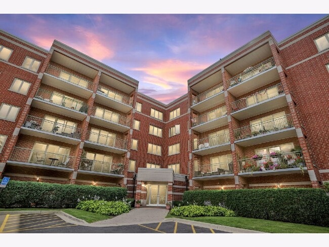 6430 W Berteau Ave Unit 311