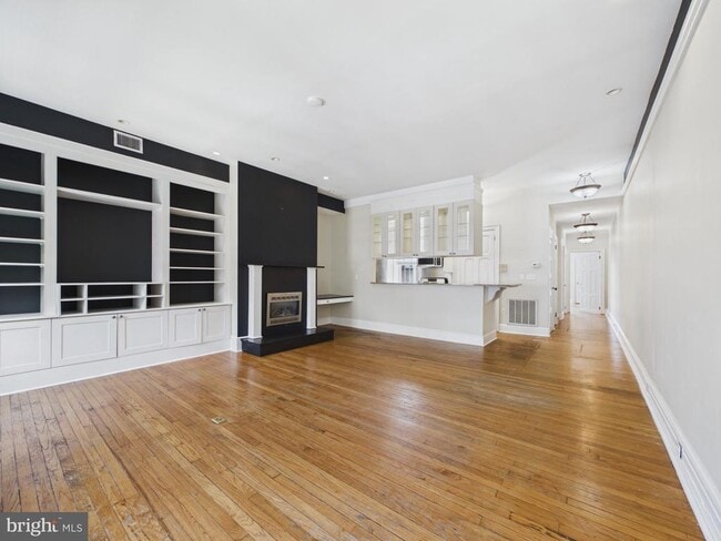Building Photo - 2220 Delancey St Unit 3F