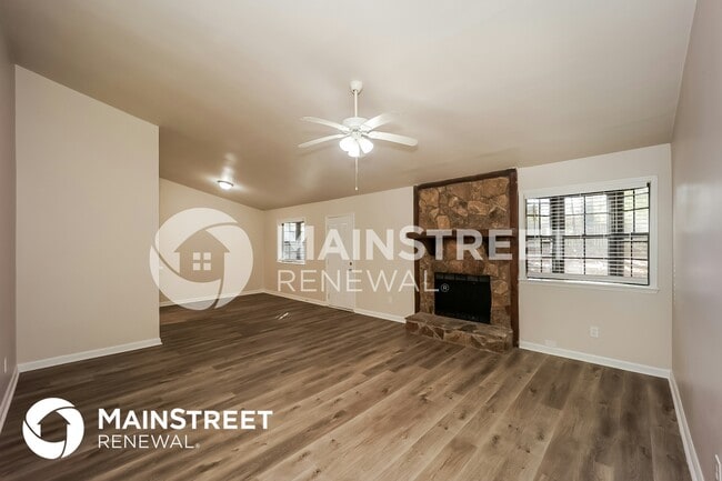 Photo - 380 Fleming Ct