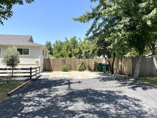 Photo - 352 E 7th Ave