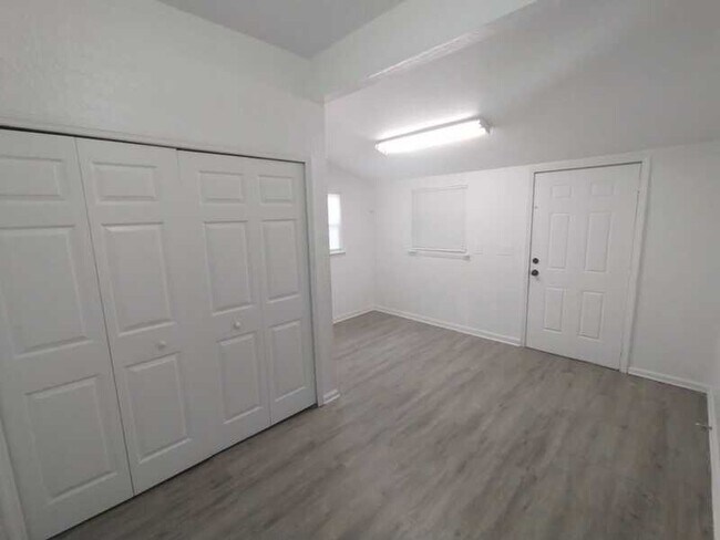 Photo - 4808 Silver St