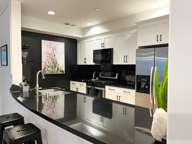 Photo - 5037 Rosewood Ave Unidad 101