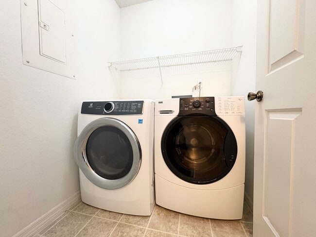 Photo - 2B/2.5 Condo in Longwood - Wood floors, great views, large balcony