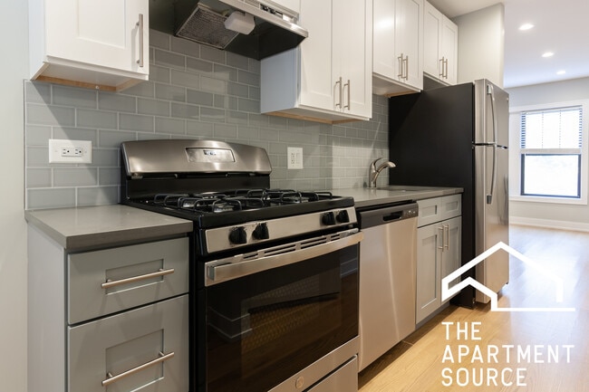 Building Photo - 516 W Cornelia Ave