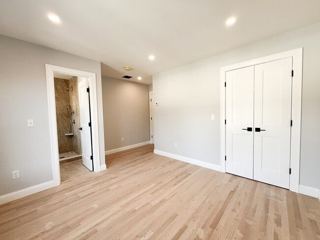 Photo - 71 Bolivar St