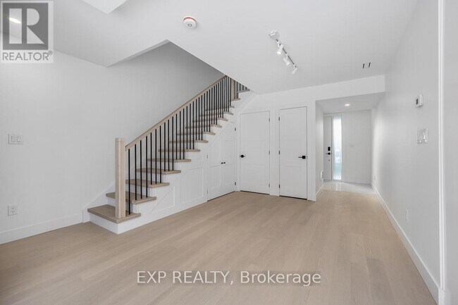 Photo - 635 Annette St