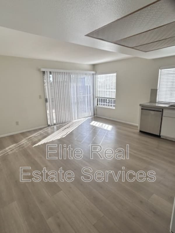 Photo - 3110 Manos Dr