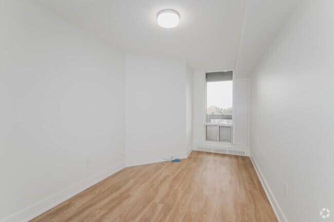 2BR, 1BA - Bedroom