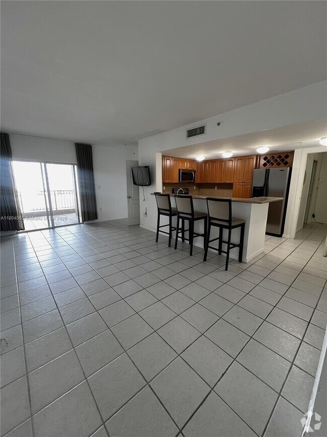 Building Photo - 120 SW 37th Ave Unit 501 Rental