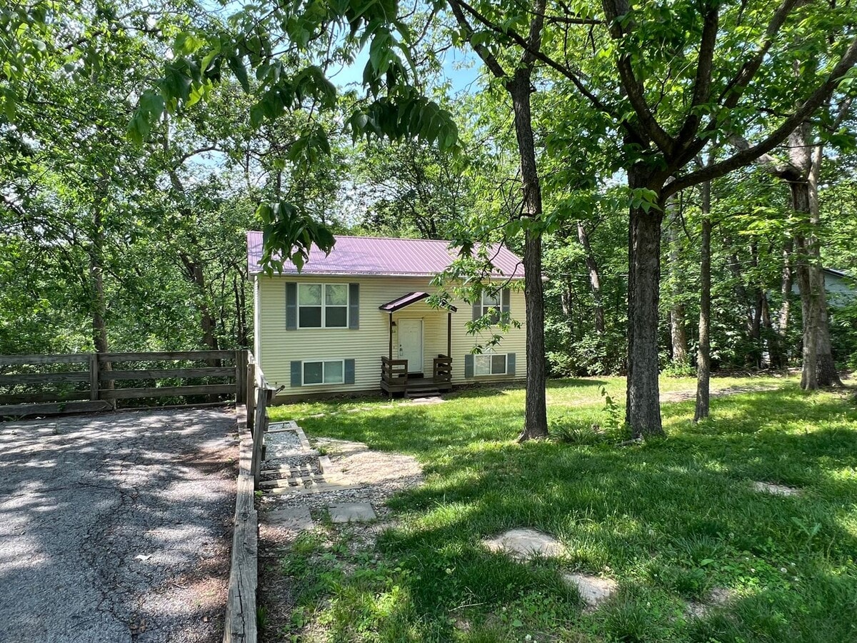 4 bed 1.5 bath on 1/2 acre lot - 4 bed 1.5 bath on 1/2 acre lot